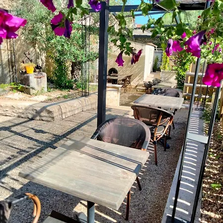 Route 137 מלון *