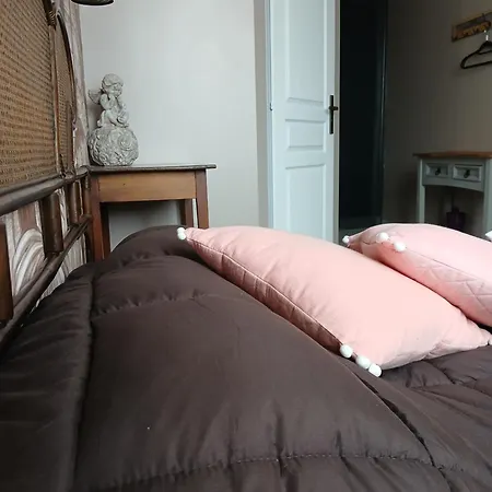 Route 137 מלון Saint-Genis-de-Saintonge